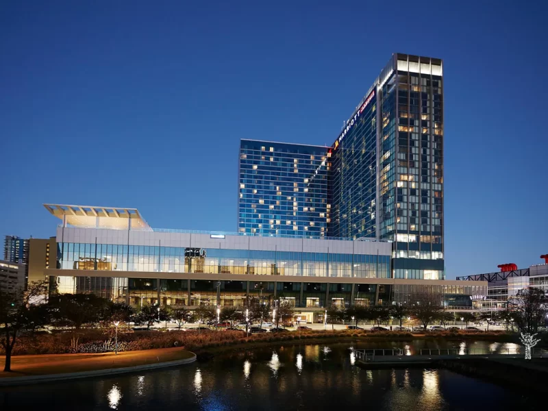 houmq-exterior-4336-hor-clsc